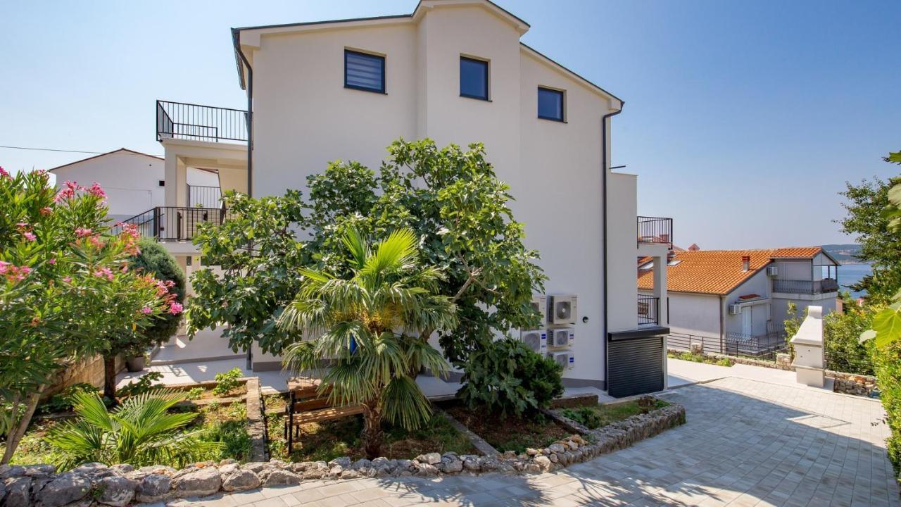 Apartments Villa Frankola With Swimming Pool Crikvenica Kültér fotó